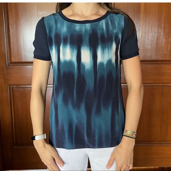 Elie Tahari Tops - Silk Elie Tahari blouse XS